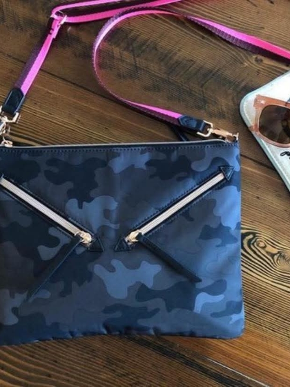 Stella & Dot The Lady Boss Crossbody Bag In Camo with Pink Strap NWT - Picture 7 of 13